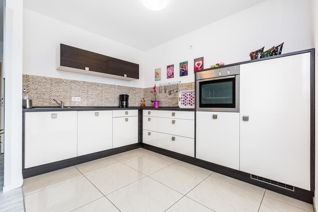 Apartment Koeln Rath Екстериор снимка